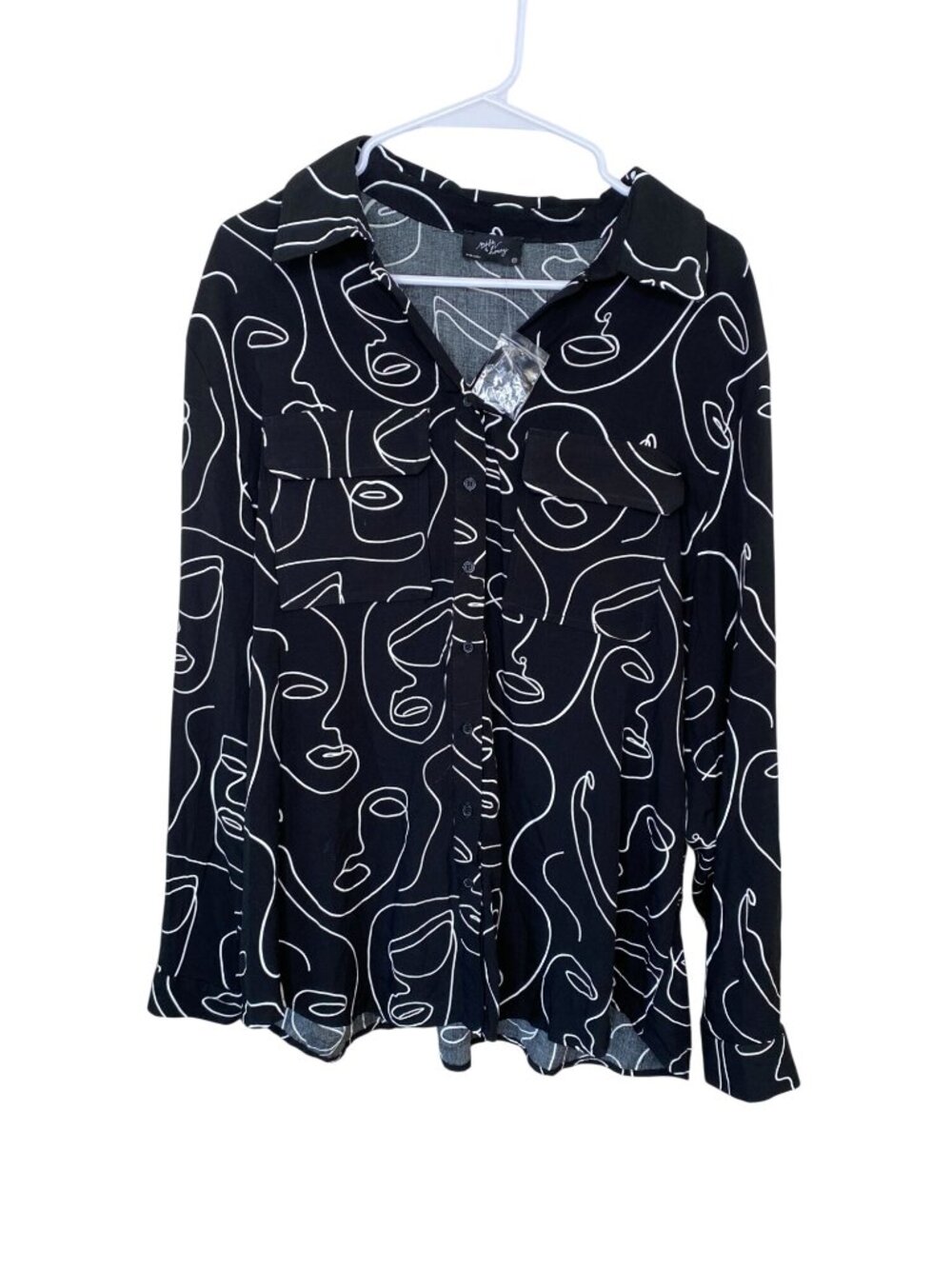 Milk & Honey Womens 2X Abstract Face Print Blouse Black White Rayon Button Up